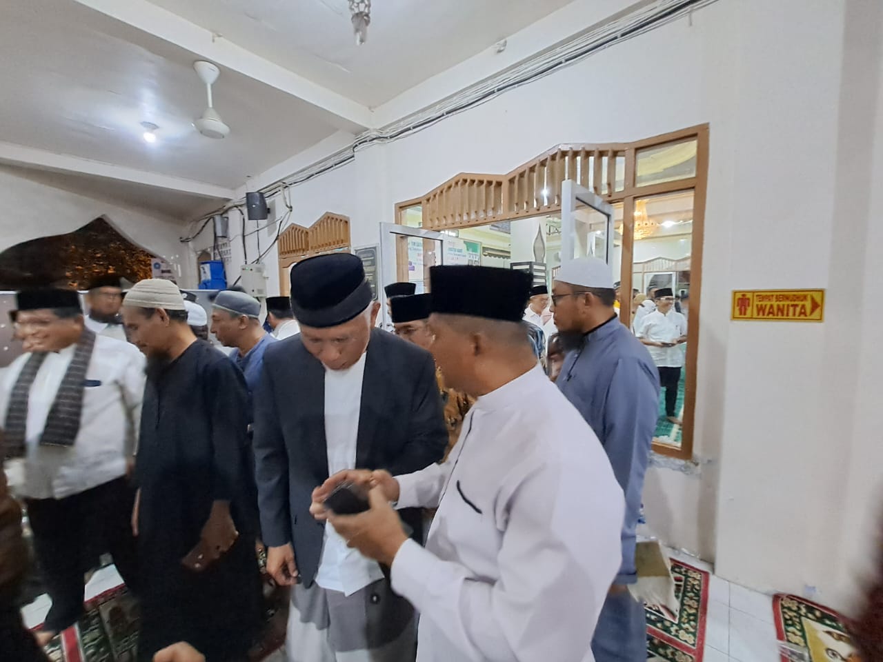 Tim Ramadhan Gubernur ke Mesjid Darussakinah, Ajak Masyarakat Peduli Perilaku Generasi Muda