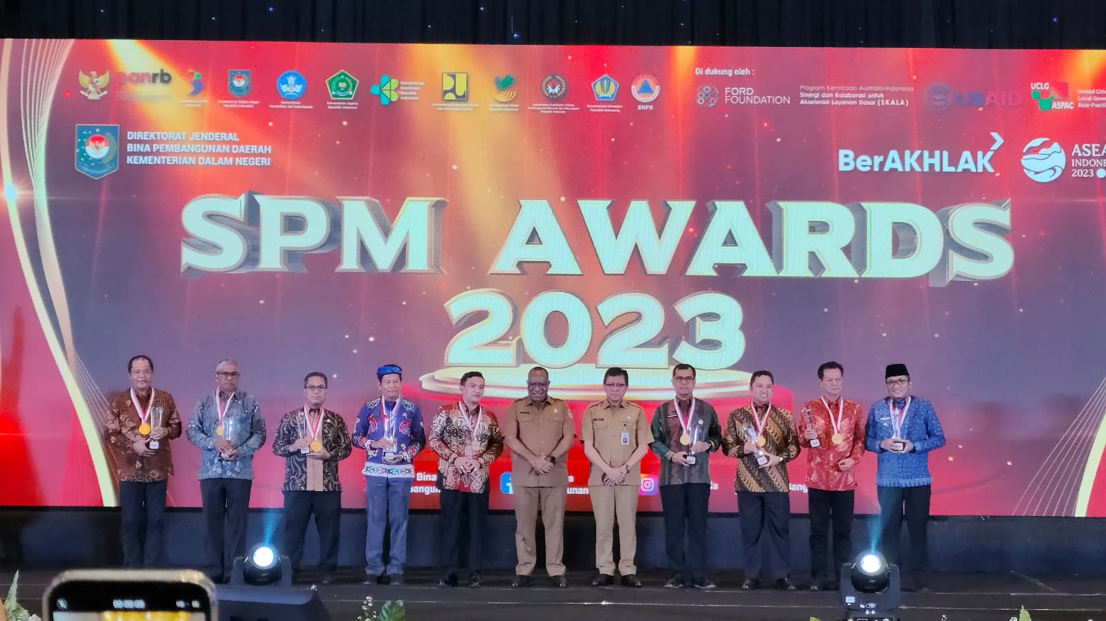 Sumbar Raih Peringkat 3 Standar Pelayanan Minimal Award 2023 