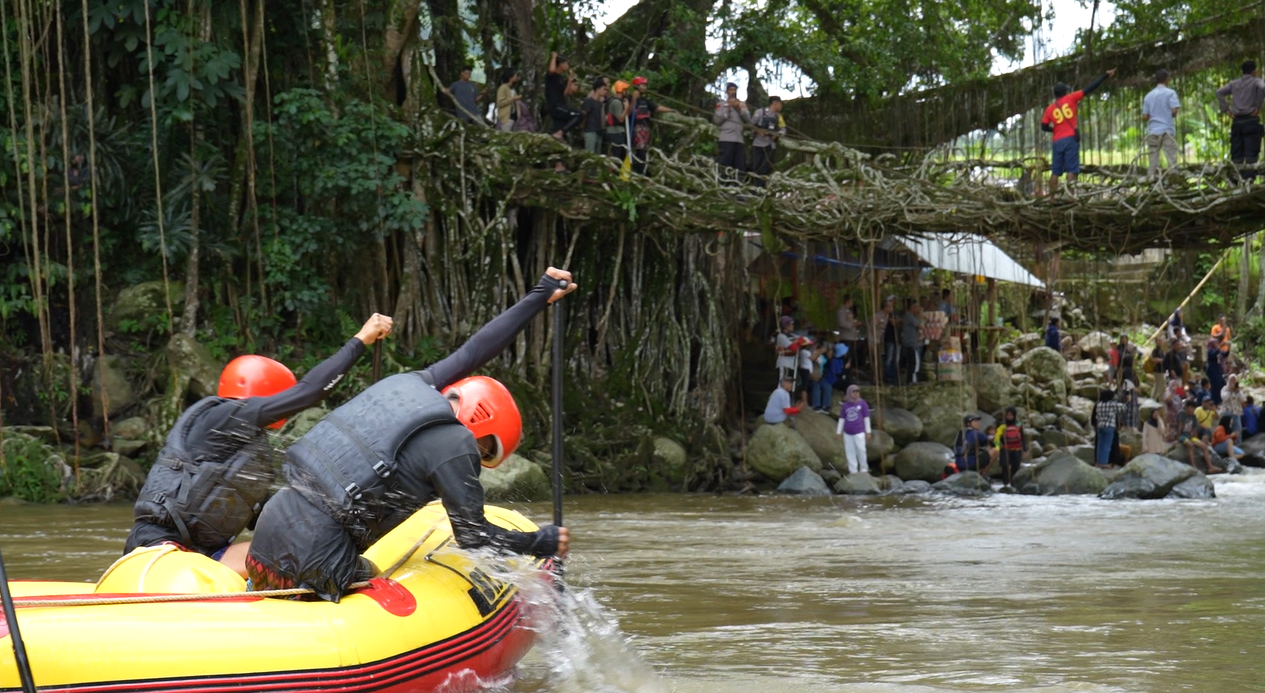 Festival Jelajah Jembatan Akar Hadirkan Pengalaman Wisata Arung Jeram