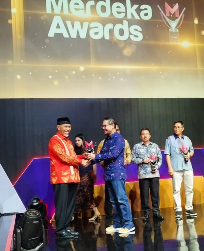 Berhasil Bina Desa Wisata, Gubernur Mahyeldi Terima Penghargaan Merdeka Award 2023