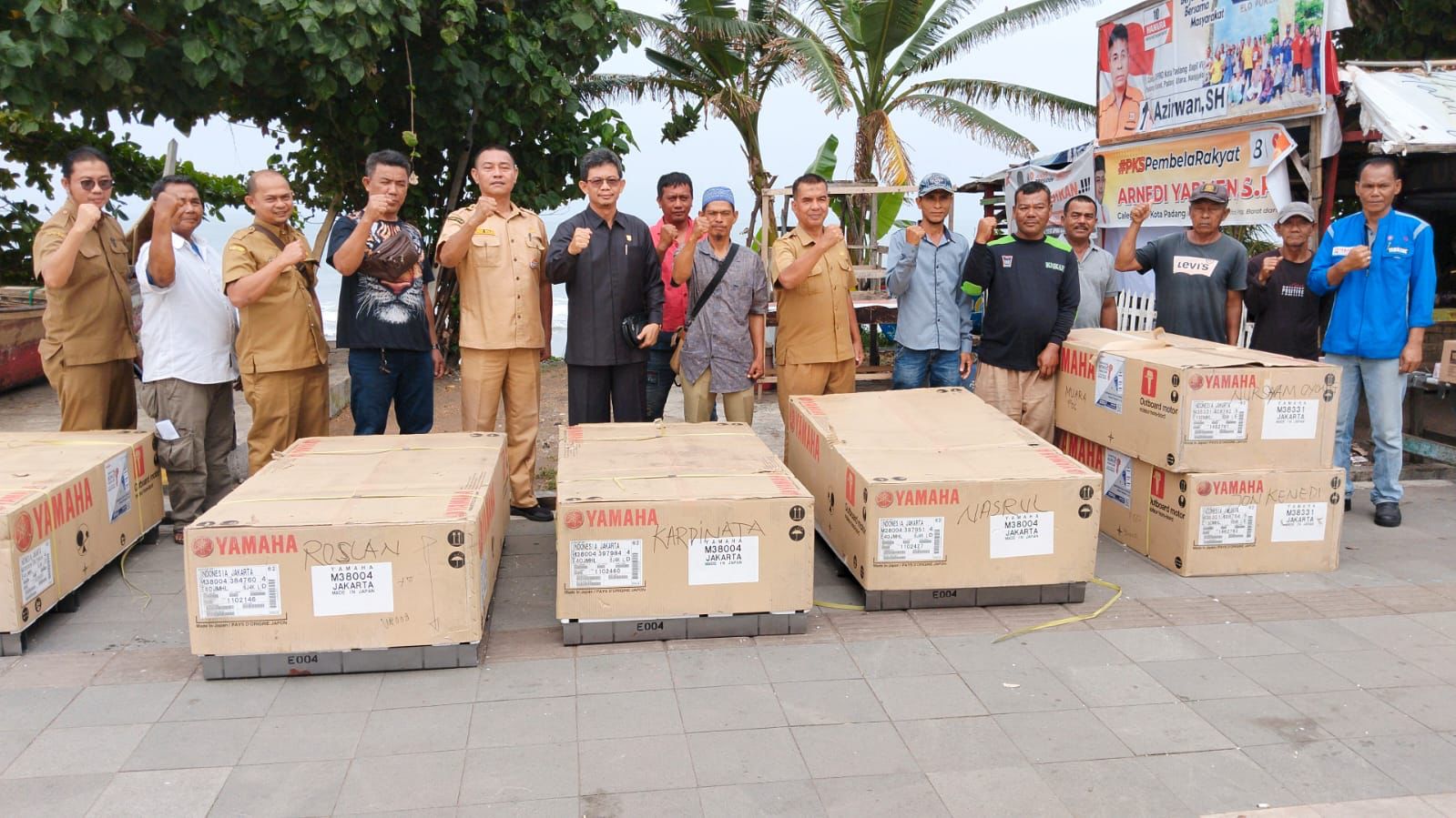DKP Serahkan 55 Unit Mesin Tempel 40 PK untuk Nelayan di Sumatera Barat