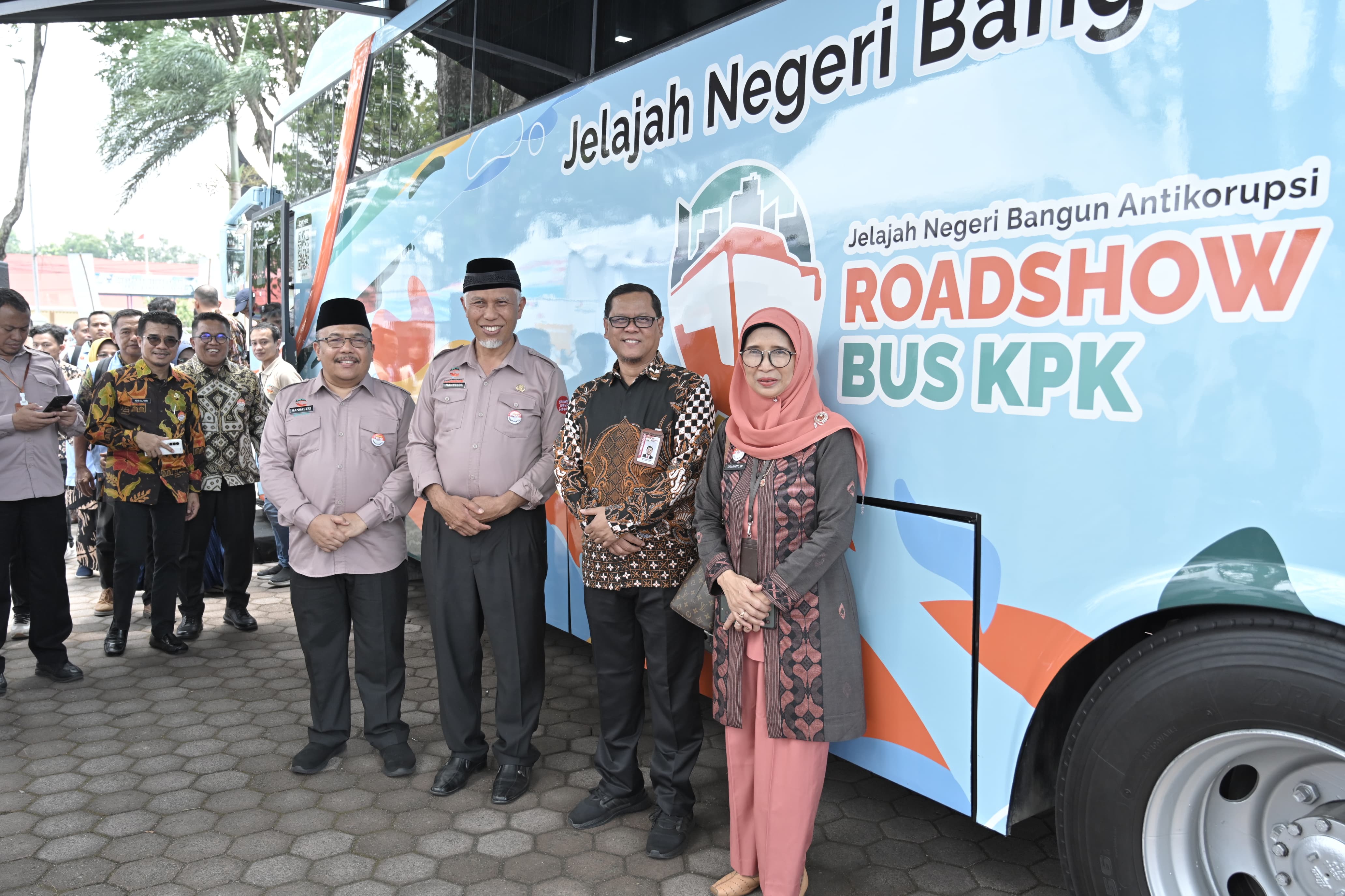 Gubernur Mahyeldi Buka Roadshow Bus KPK di Sumbar