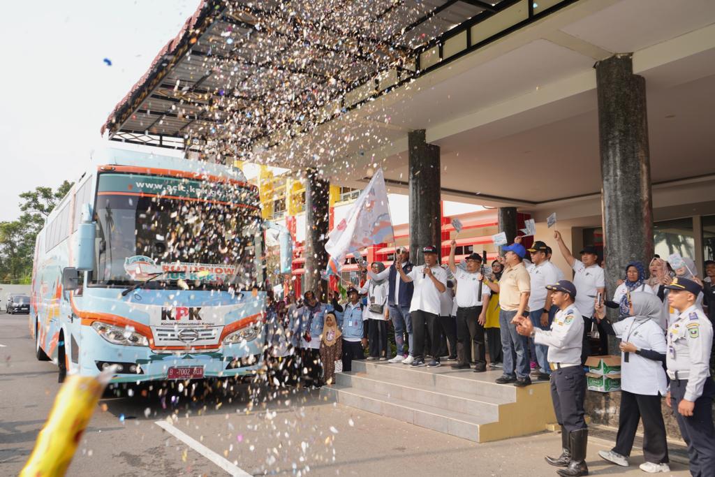 Gubernur Mahyeldi Resmi Tutup Rangkaian Roadshow Bus KPK Tahun 2023 di Provinsi Sumatera Barat 