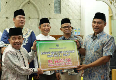 Safari Ramadhan Ke Pariaman, Danlantamal II Padang Serahkan Bantuan Kepada Masjid Raya Kampung Baru Kota Pariaman 
