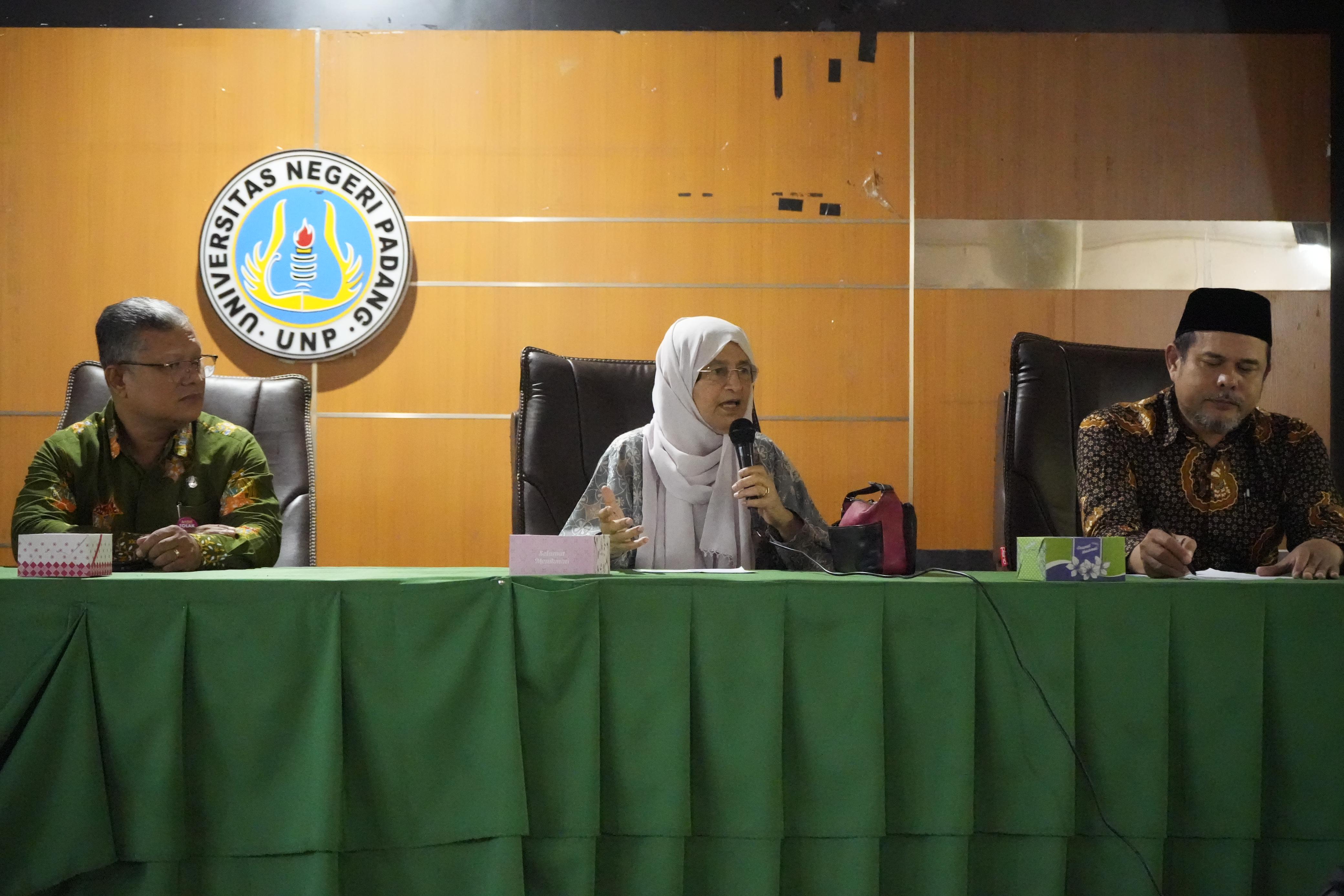 Cucu Syekh Ahmad Khatib Al Minangkabawi Ceramah Umum di UNP