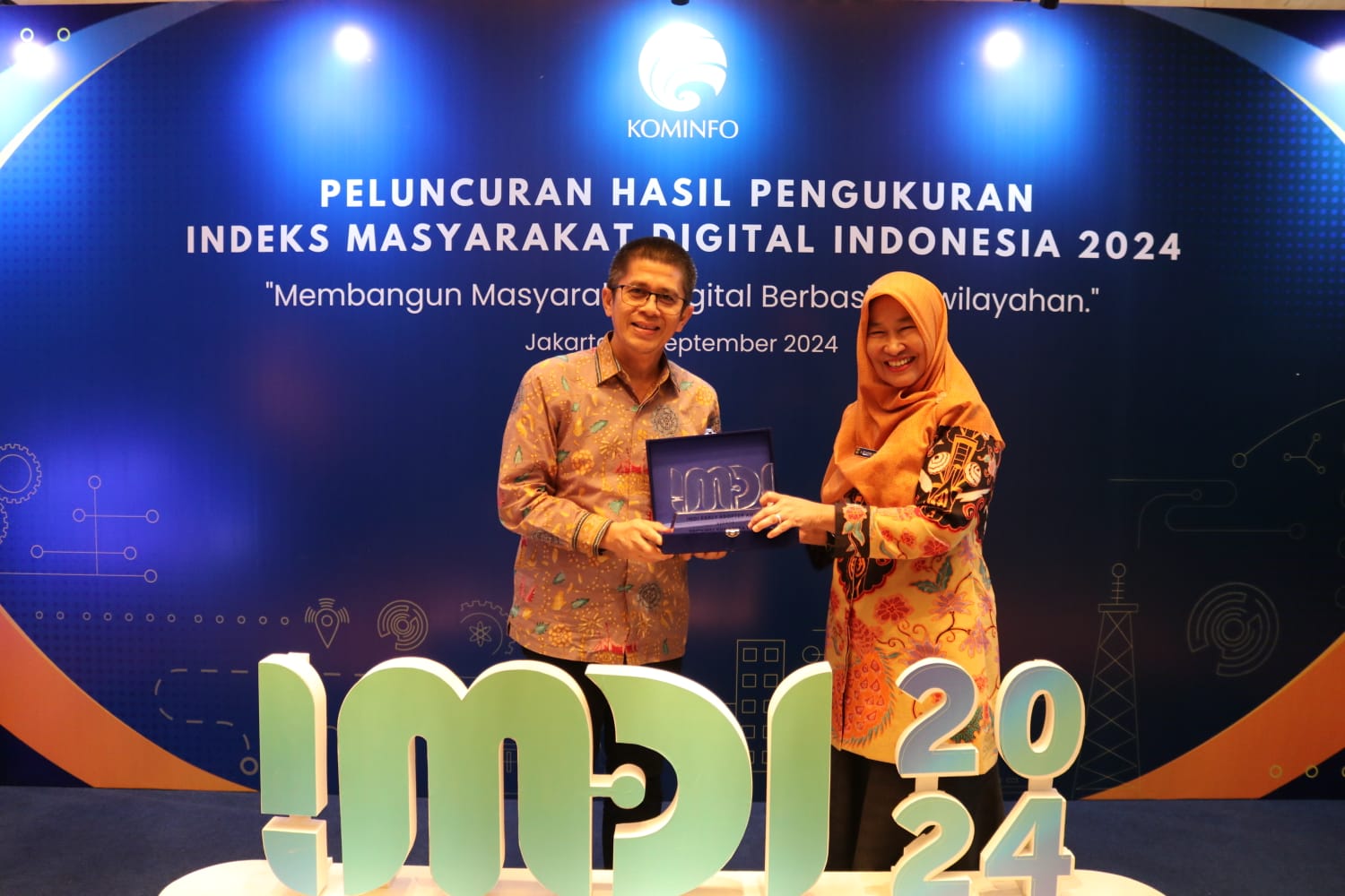 Jadikan Indeks Masyarakat Digital Indonesia Sebagai Indikator RPJPD Daerah, Pemprov Sumbar Raih Penghargaan IMDI 2024