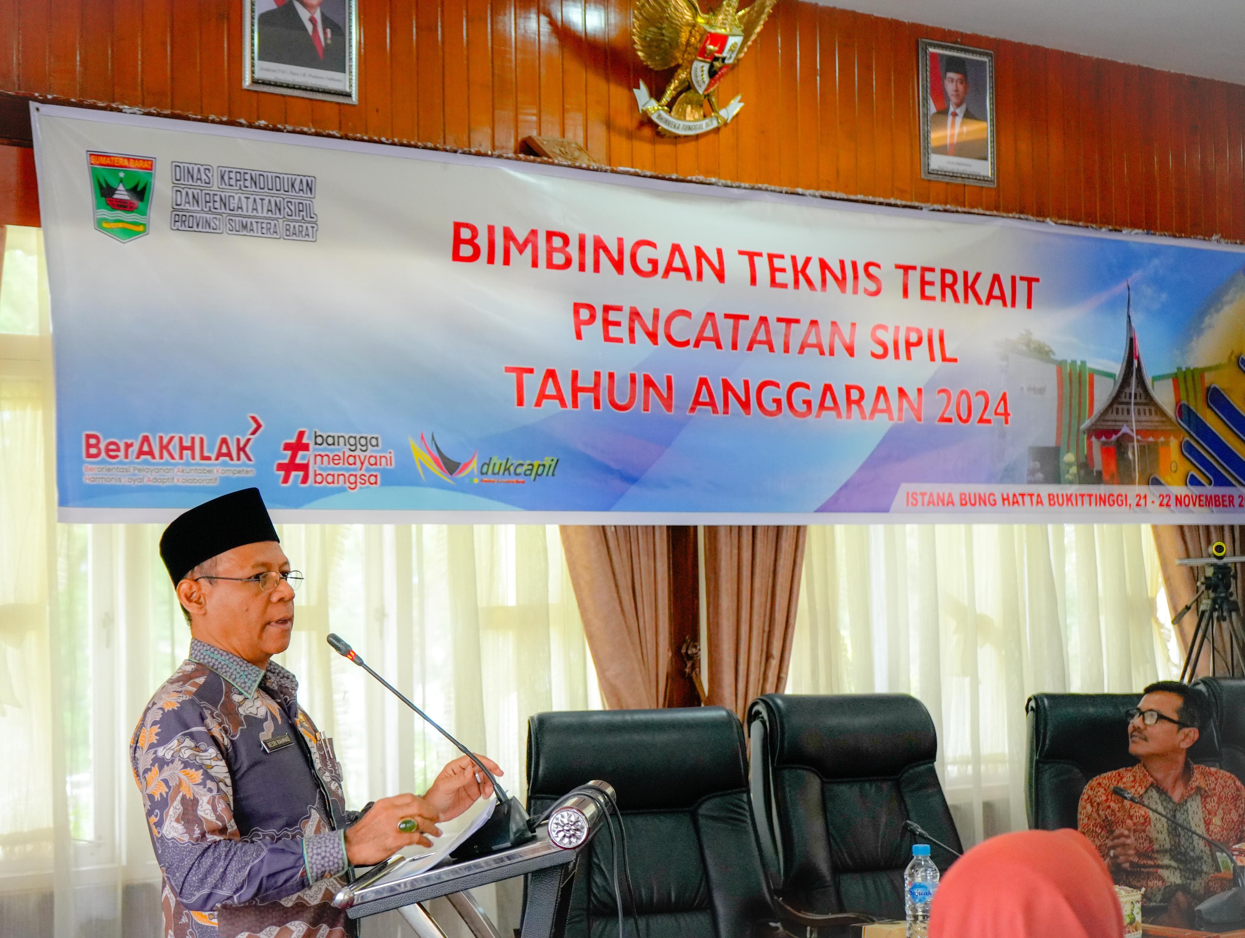 Disdukcapil Sumbar Gelar Bimbingan Teknis Pencatatan Sipil, Tekankan Pentingnya Pelayanan Prima